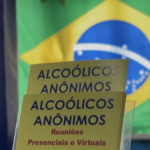 Folhetim de divulgação do grupo Alcoólicos Anônimos (AA) – Eduarda Nóbrega/JC Imagem